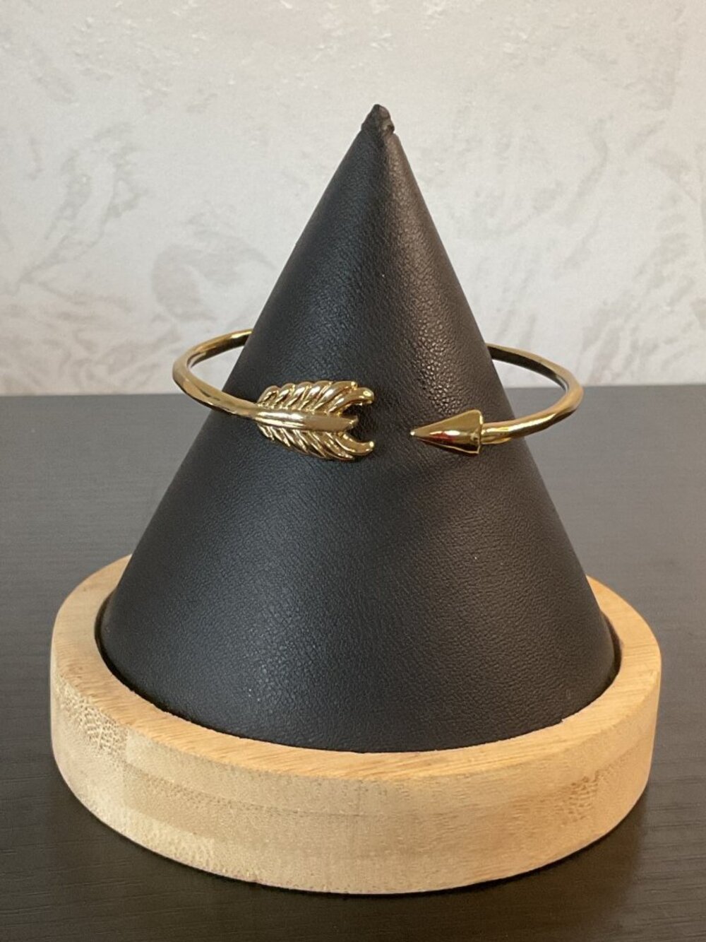 Stella & Dot Gold Arrow Bangle Cuff Bracelet Boho Minimalist Clean Girl Jewelry